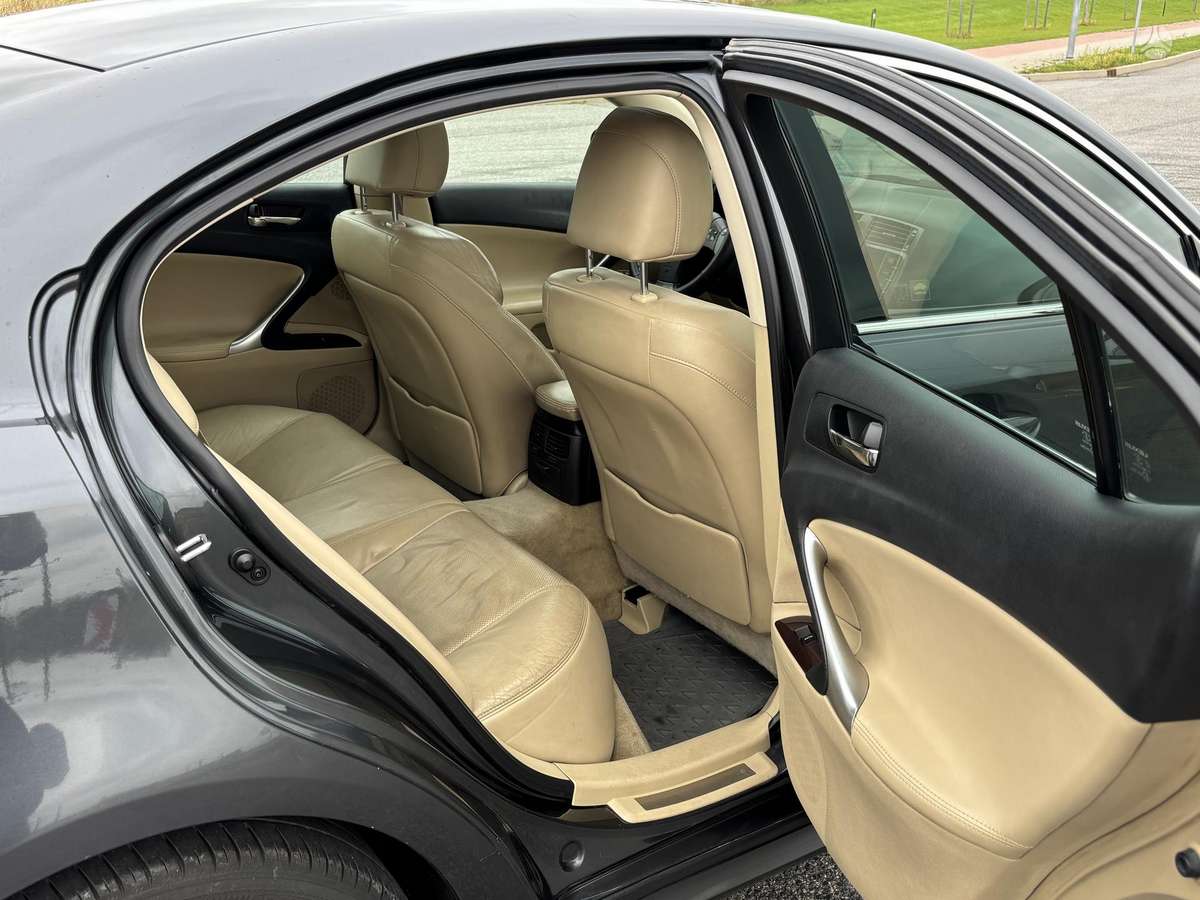 Lexus IS 220, 2.2 l., Седан