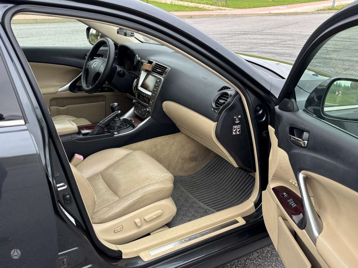 Lexus IS 220, 2.2 l., Седан