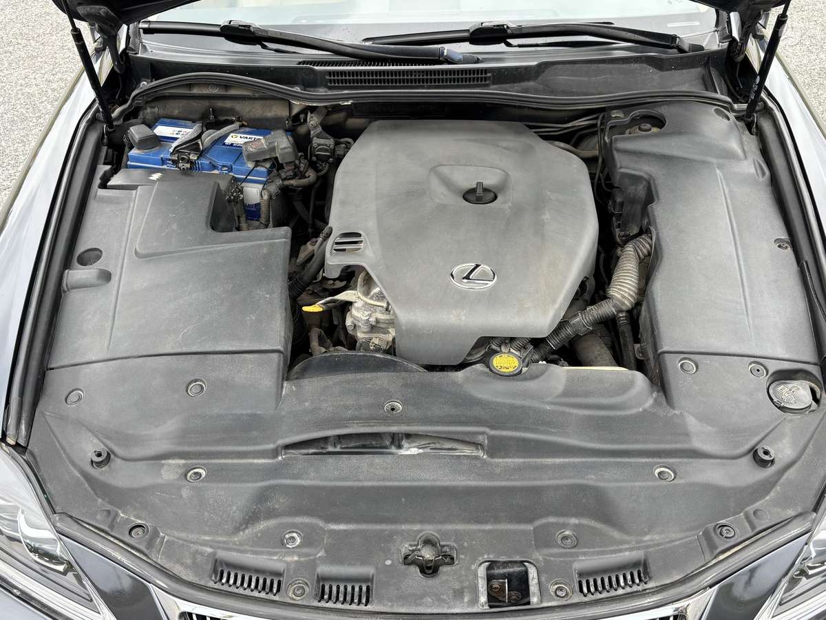 Lexus IS 220, 2.2 l., Седан