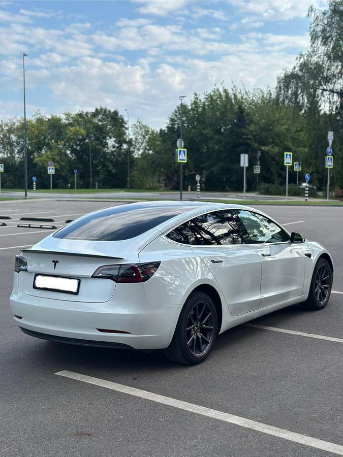 Tesla Model 3, 60 kWh, saloon / sedan
