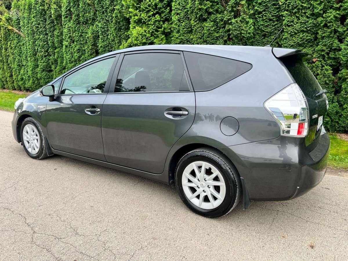 Toyota Prius+ - 10