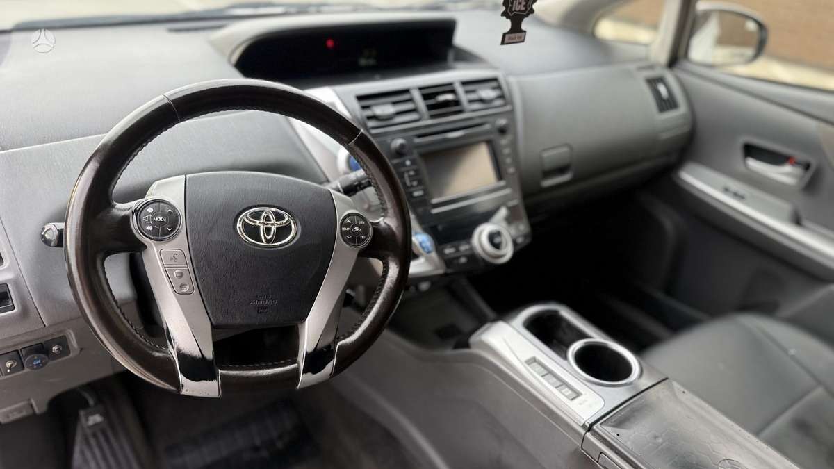 Toyota Prius+ - 10