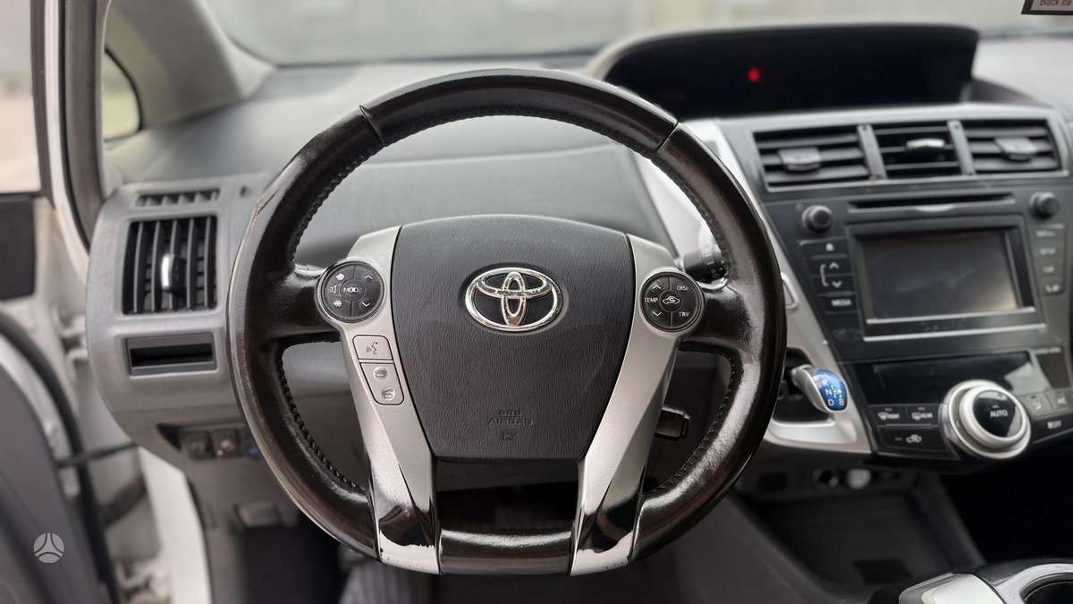 Toyota Prius+ - 12