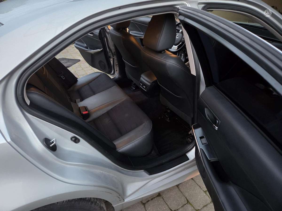 Lexus IS 250, 2.5 l., Седан