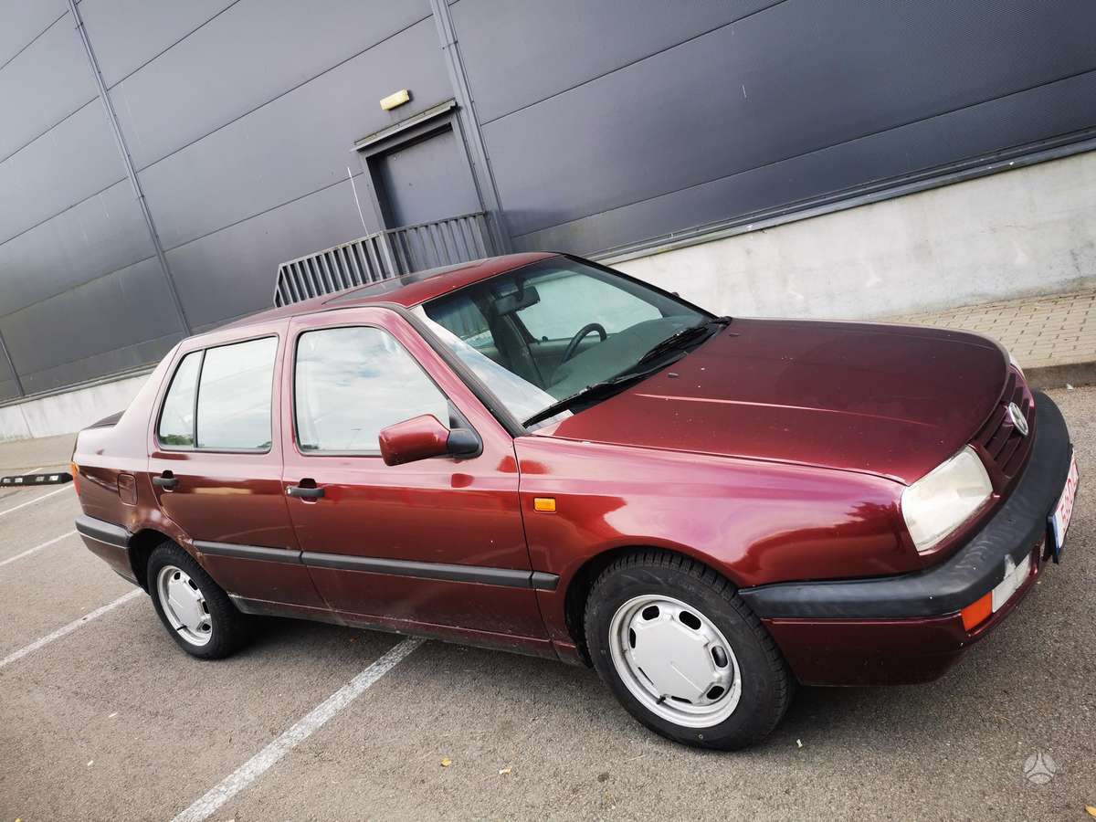 Volkswagen Vento - 1