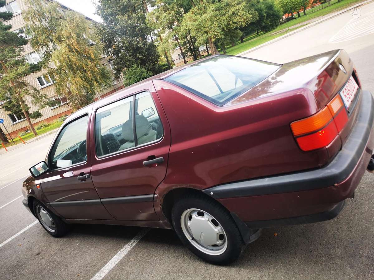Volkswagen Vento - 3