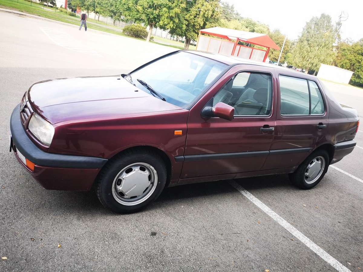 Volkswagen Vento - 4