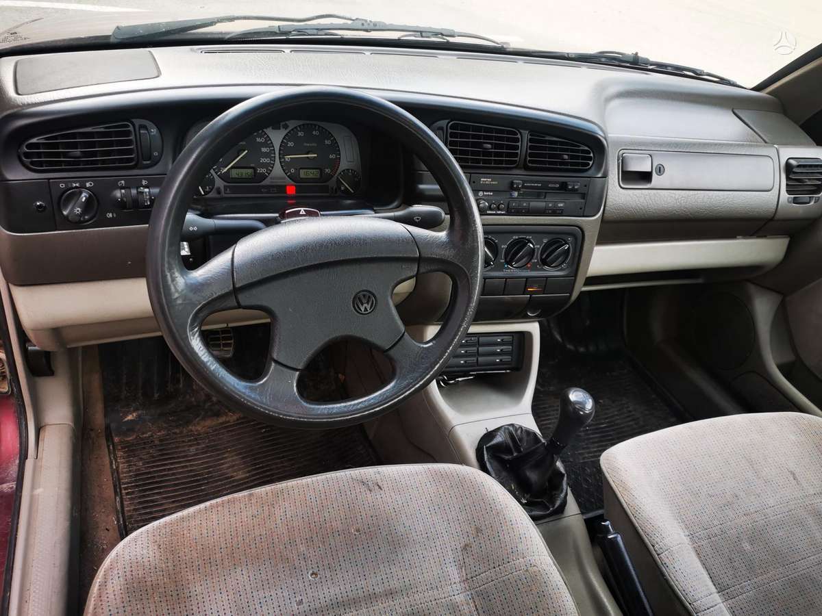 Volkswagen Vento - 8