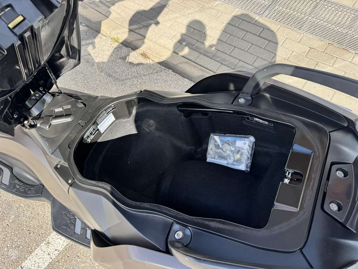 BMW C 650 GT 650cc, scooters / mopeds