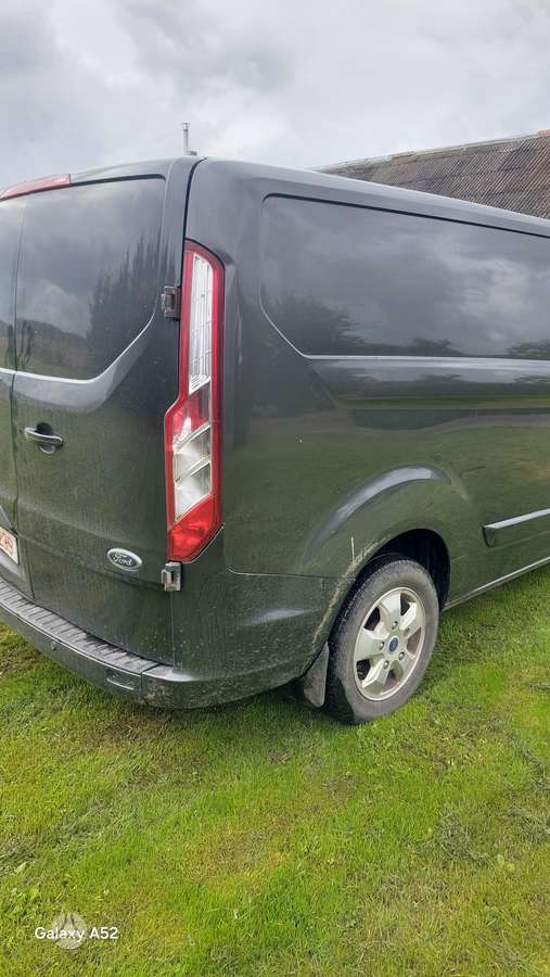 Ford Tourneo Custom dalimis