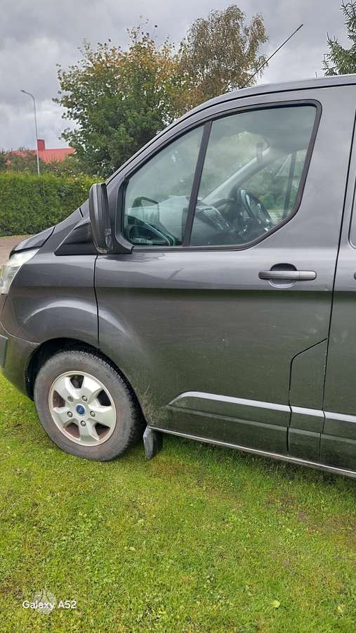 Ford Tourneo Custom dalimis