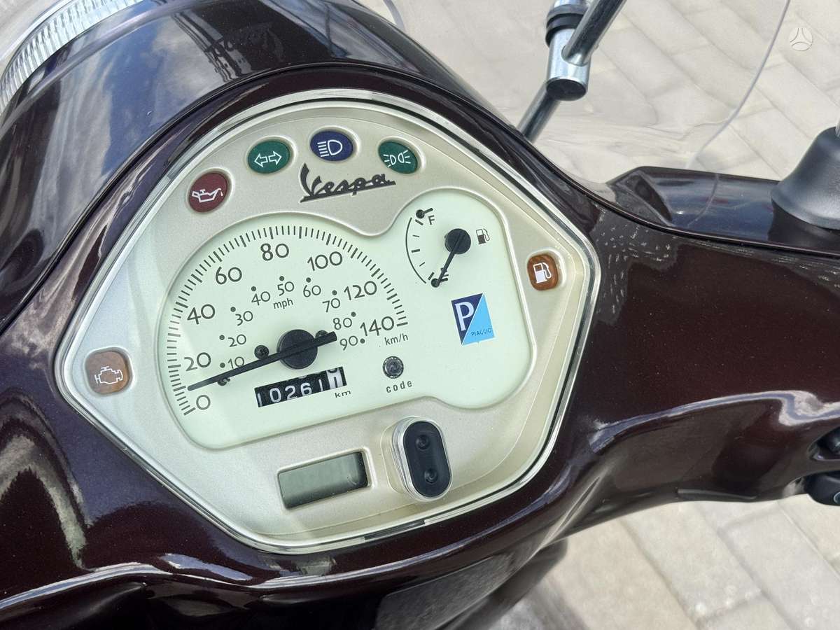 Piaggio Vespa 125cc, мотороллеры / мопеды