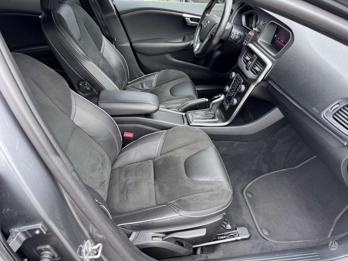 Volvo V40, 2.0 l., Хэтчбек