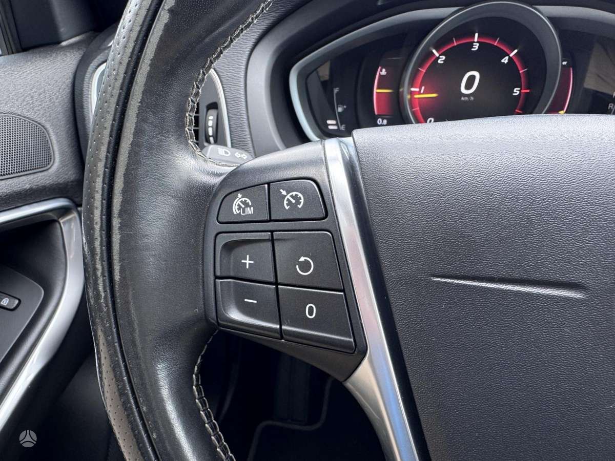 Volvo V40, 2.0 l., Хэтчбек
