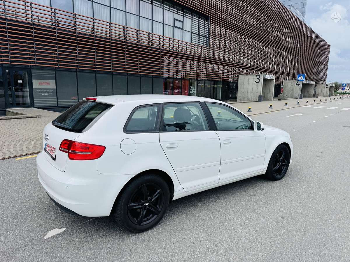 Audi A3, 1.6 l., Хэтчбек