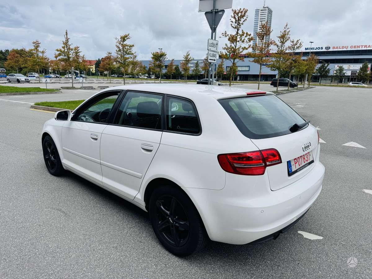 Audi A3, 1.6 l., Хэтчбек
