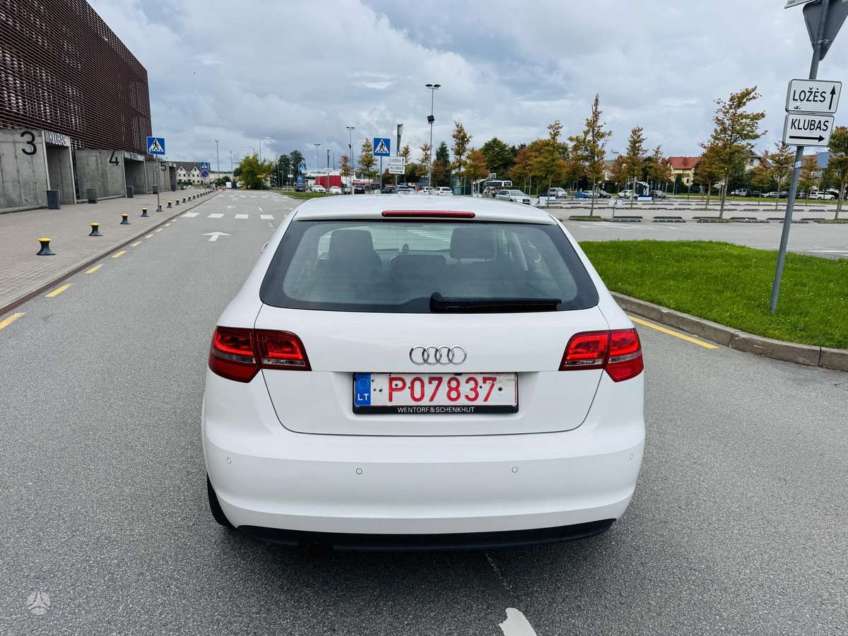 Audi A3, 1.6 l., hatchback