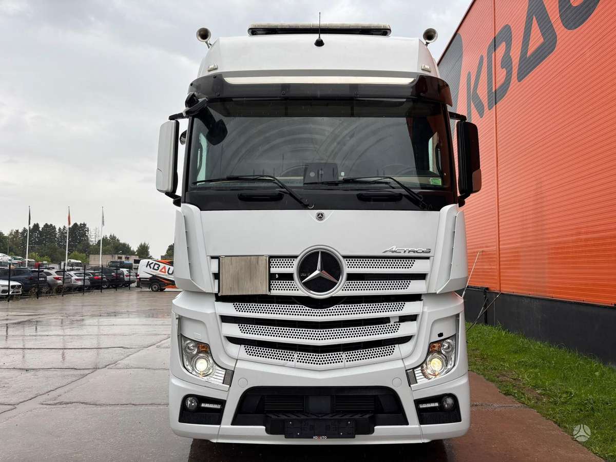 Mercedes-Benz Actros 2653 6x2, single sleeper