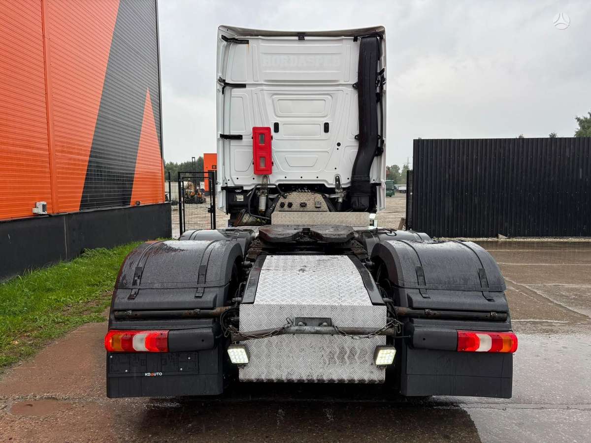 Mercedes-Benz Actros 2653 6x2, single sleeper