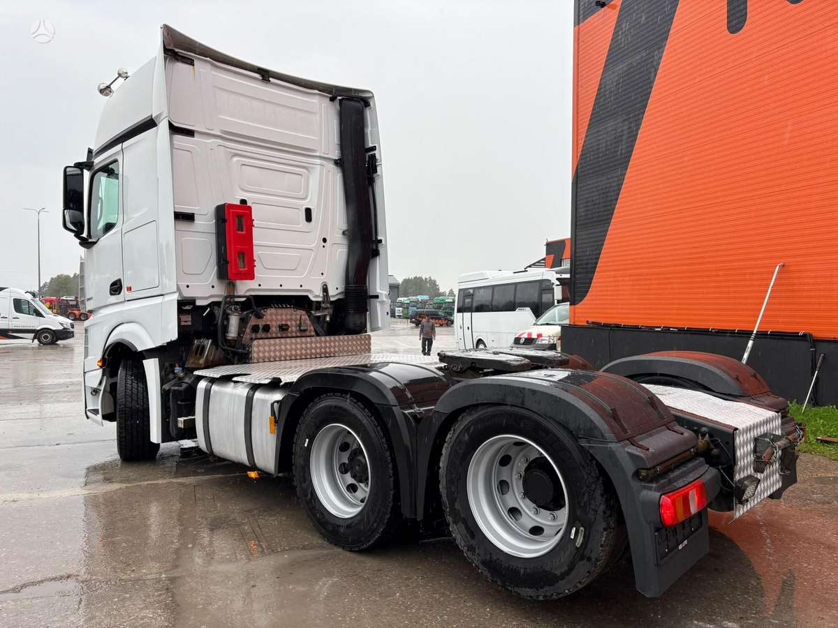 Mercedes-Benz Actros 2653 6x2, single sleeper