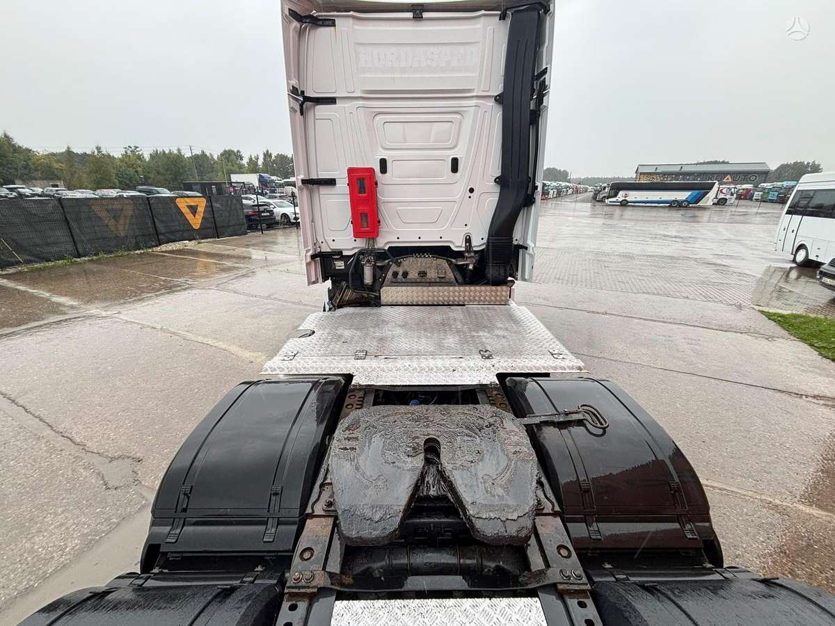 Mercedes-Benz Actros 2653 6x2, single sleeper