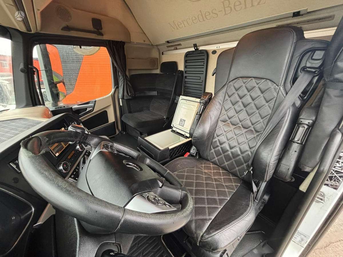 Mercedes-Benz Actros 2653 6x2, single sleeper