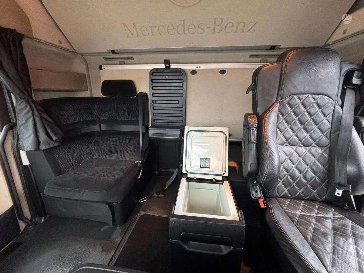 Mercedes-Benz Actros 2653 6x2, single sleeper