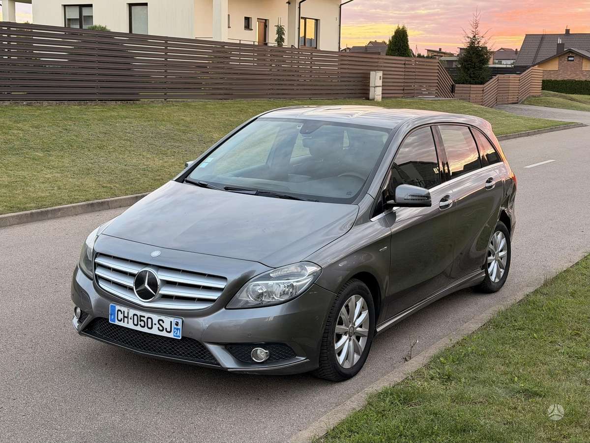 Mercedes-Benz B180 - 2