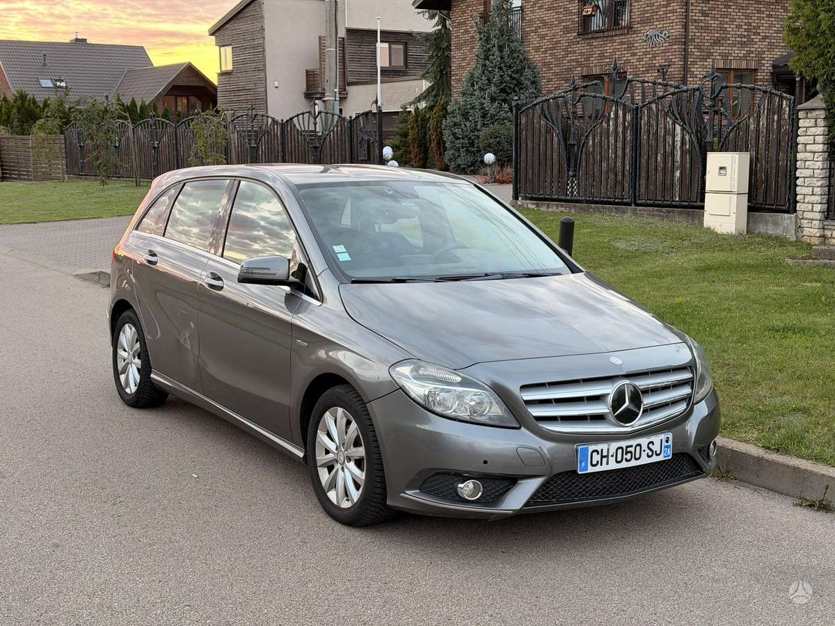 Mercedes-Benz B180 - 8