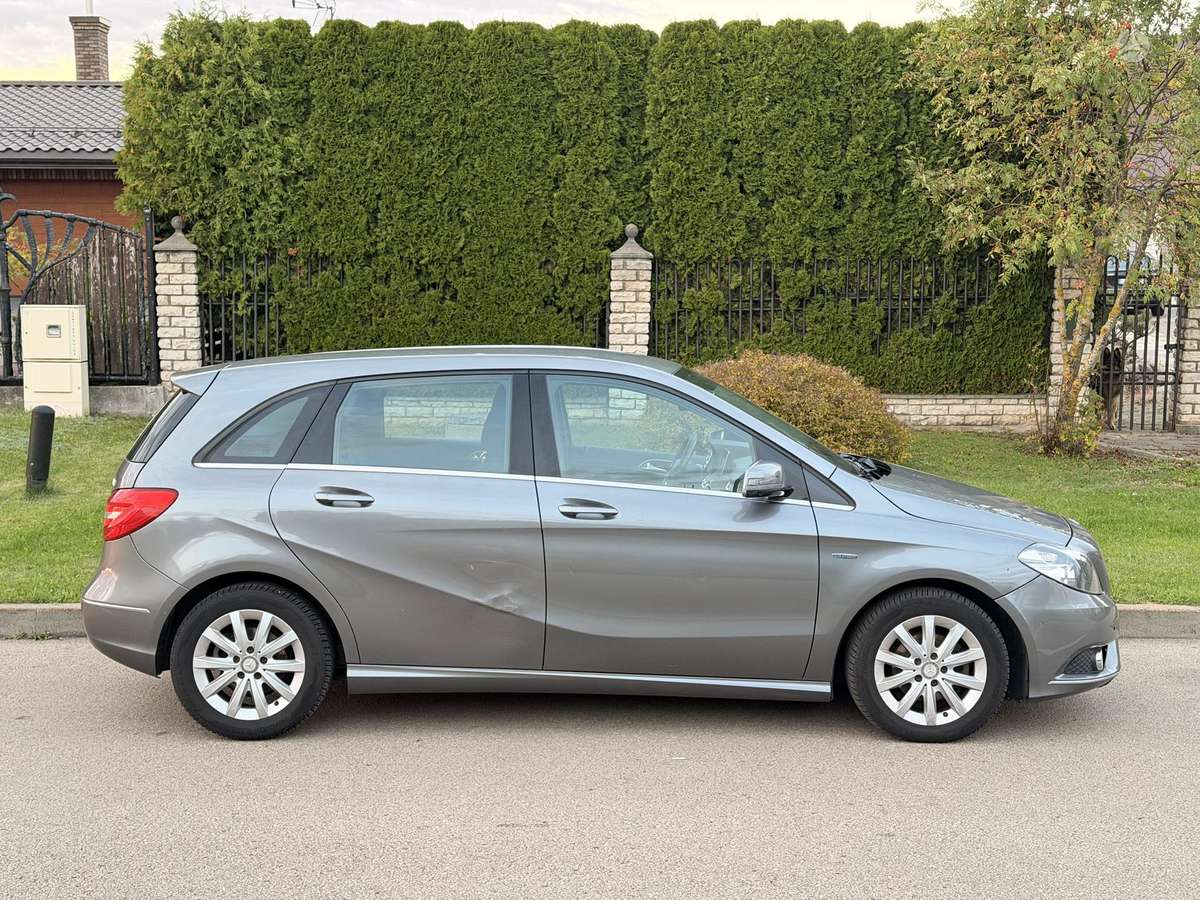 Mercedes-Benz B180 - 7