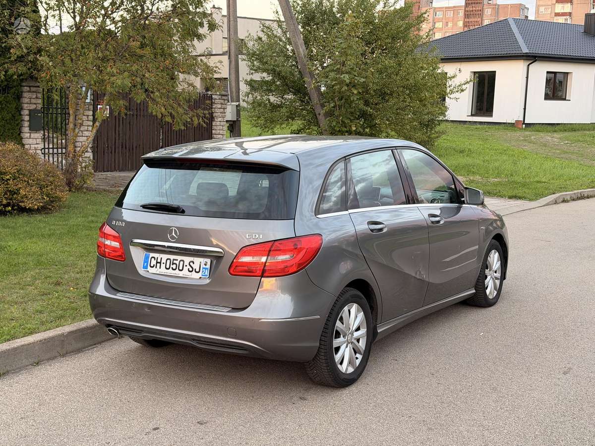 Mercedes-Benz B180 - 6