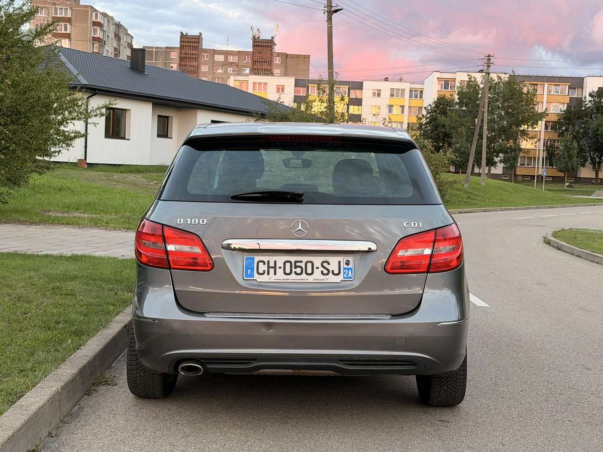 Mercedes-Benz B180 - 5
