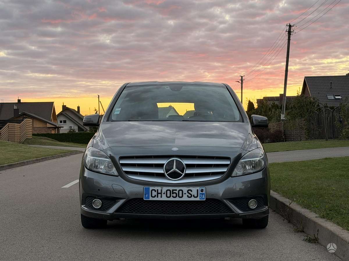 Mercedes-Benz B180 - 1