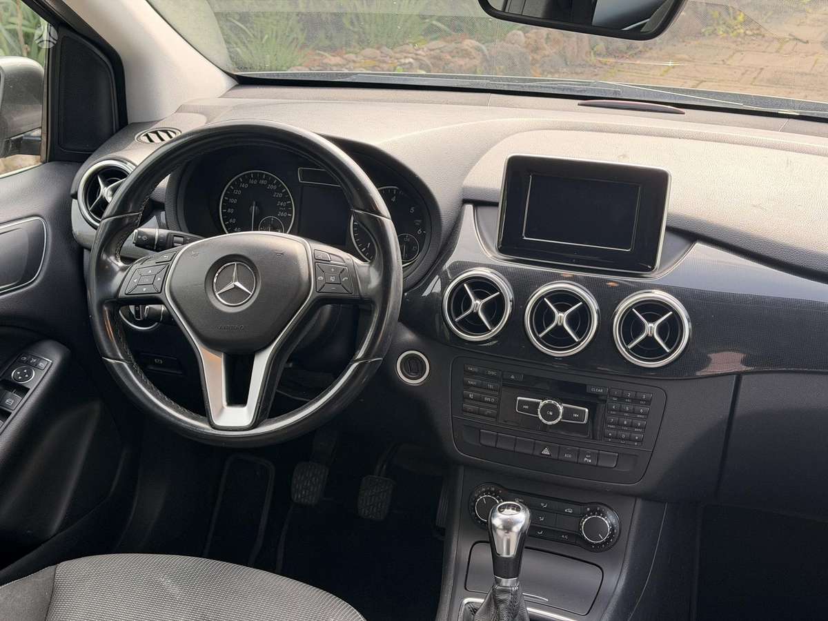 Mercedes-Benz B180 - 11