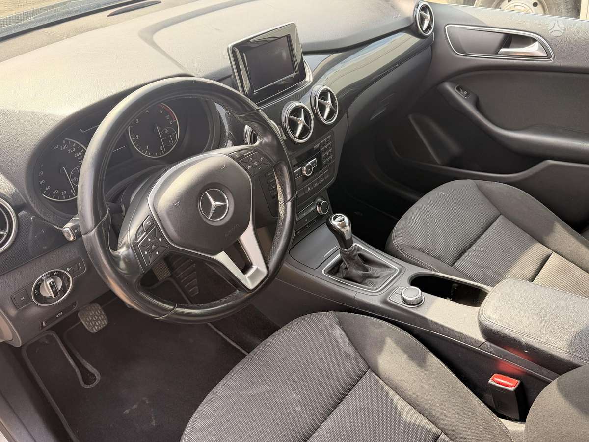 Mercedes-Benz B180 - 12