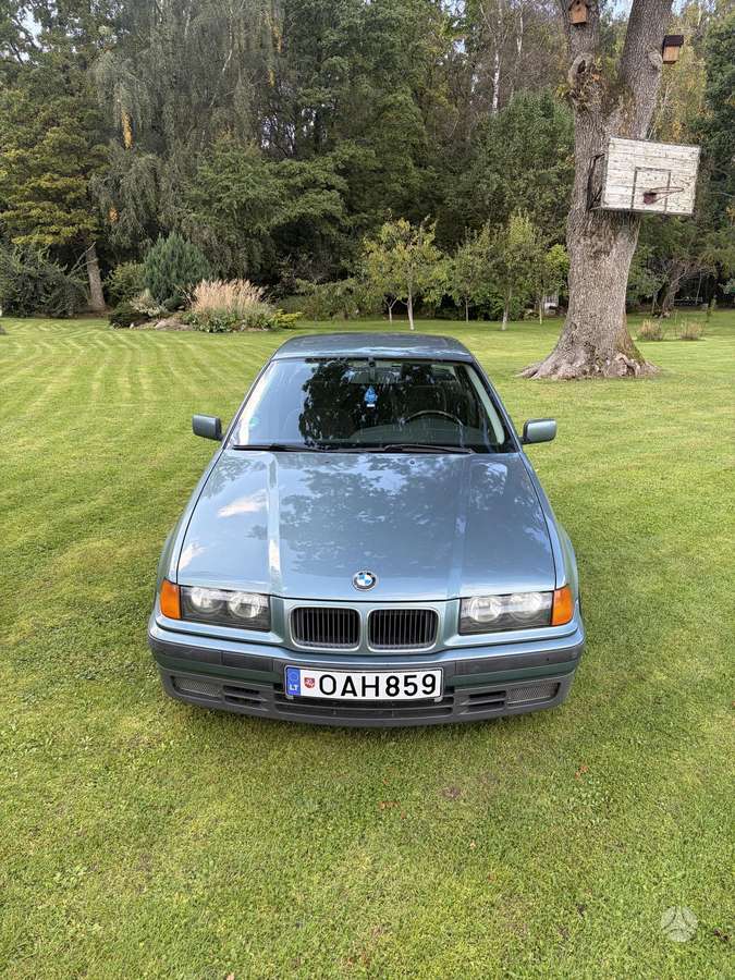 BMW 316, Седан