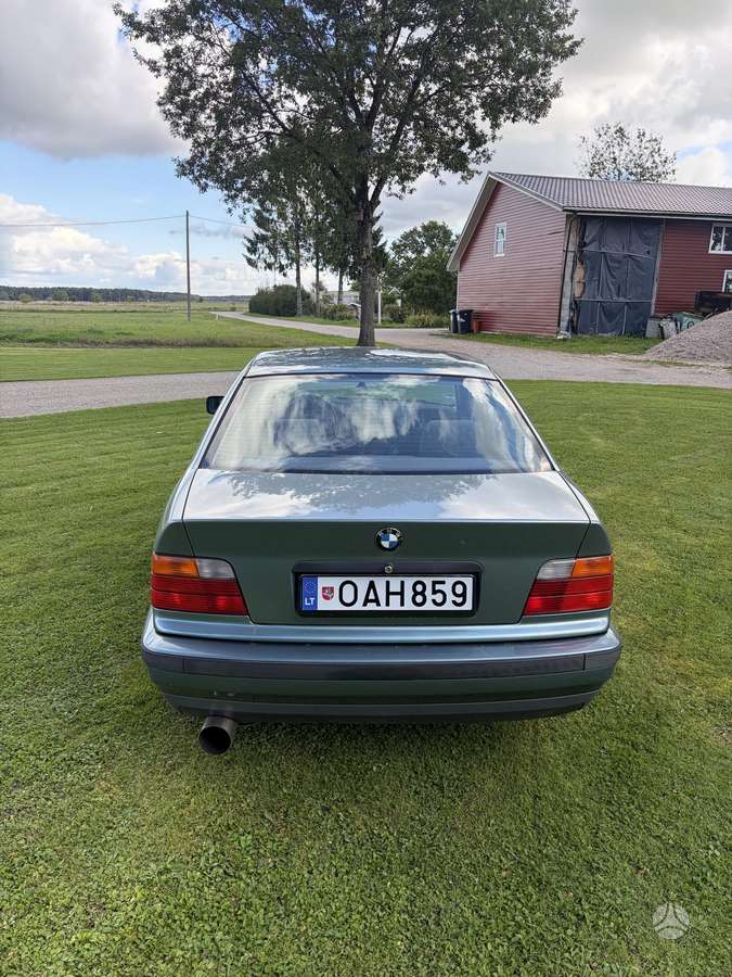 BMW 316, saloon / sedan