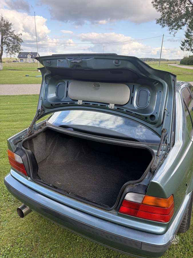 BMW 316, Седан