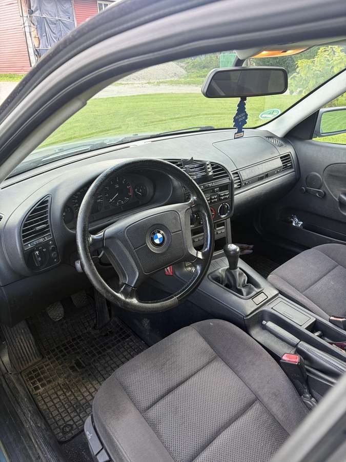 BMW 316, Седан