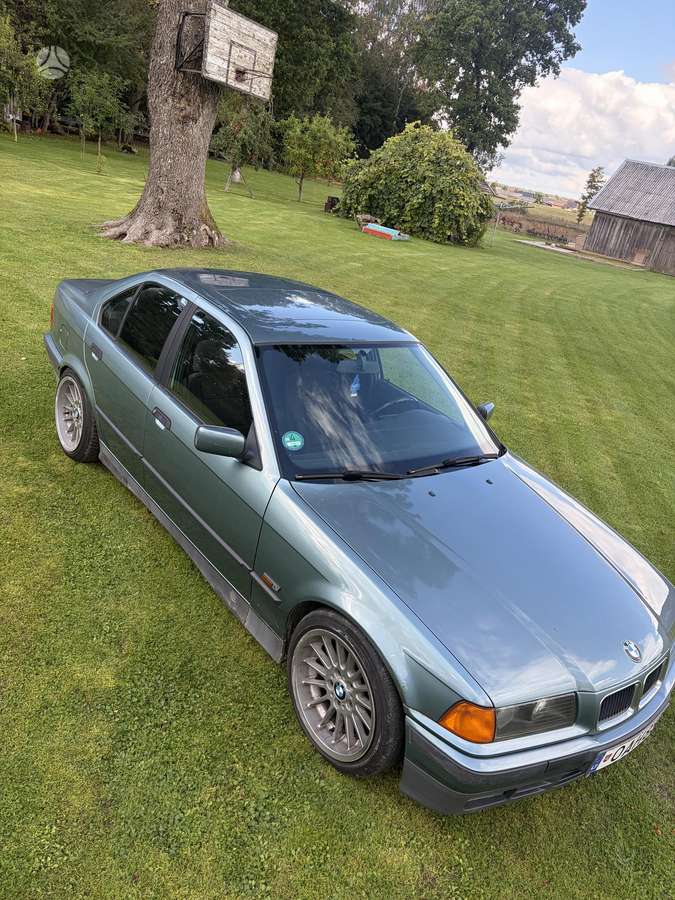 BMW 316, Седан
