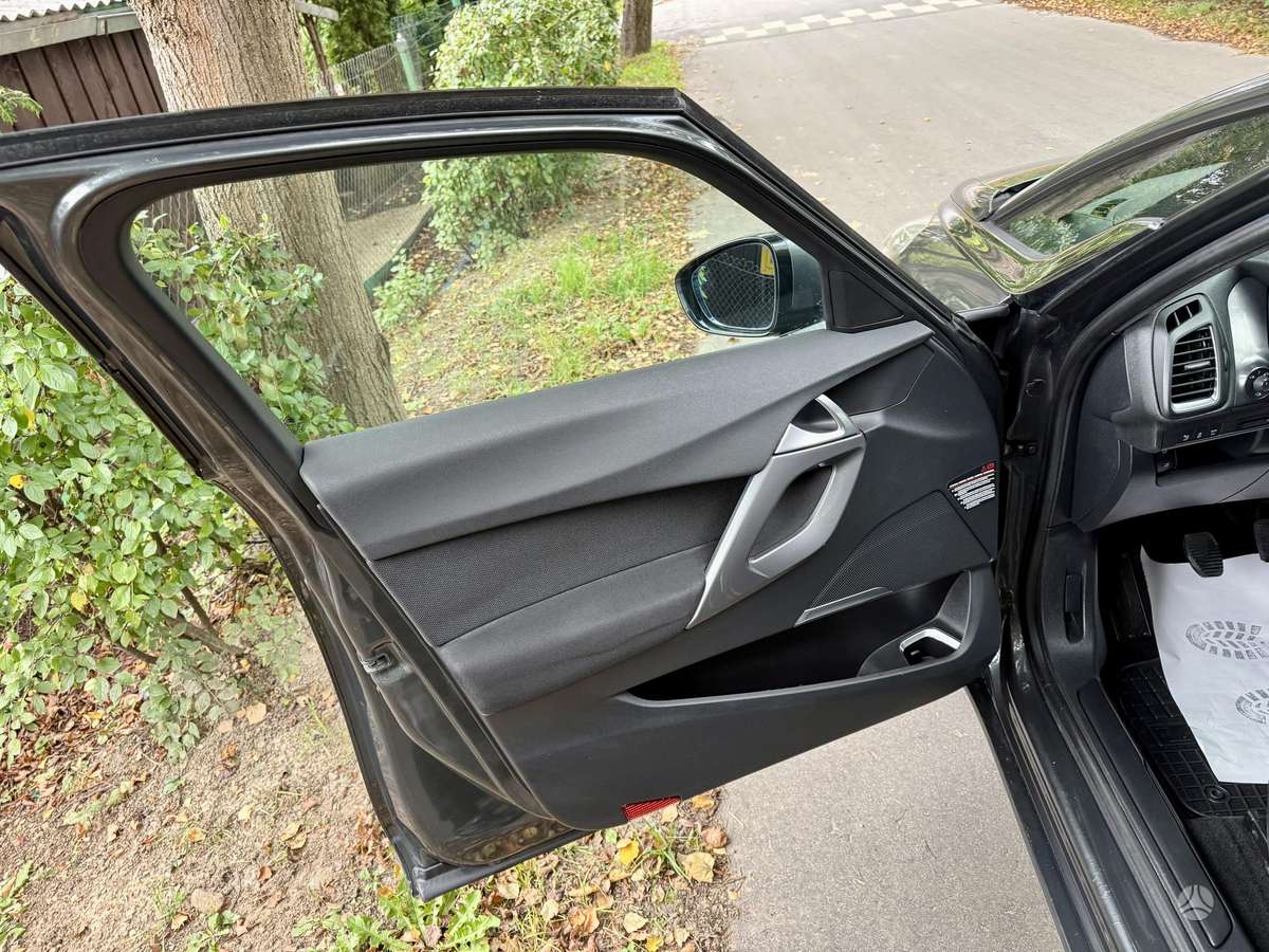 Citroen DS5, 1.6 l., hatchback