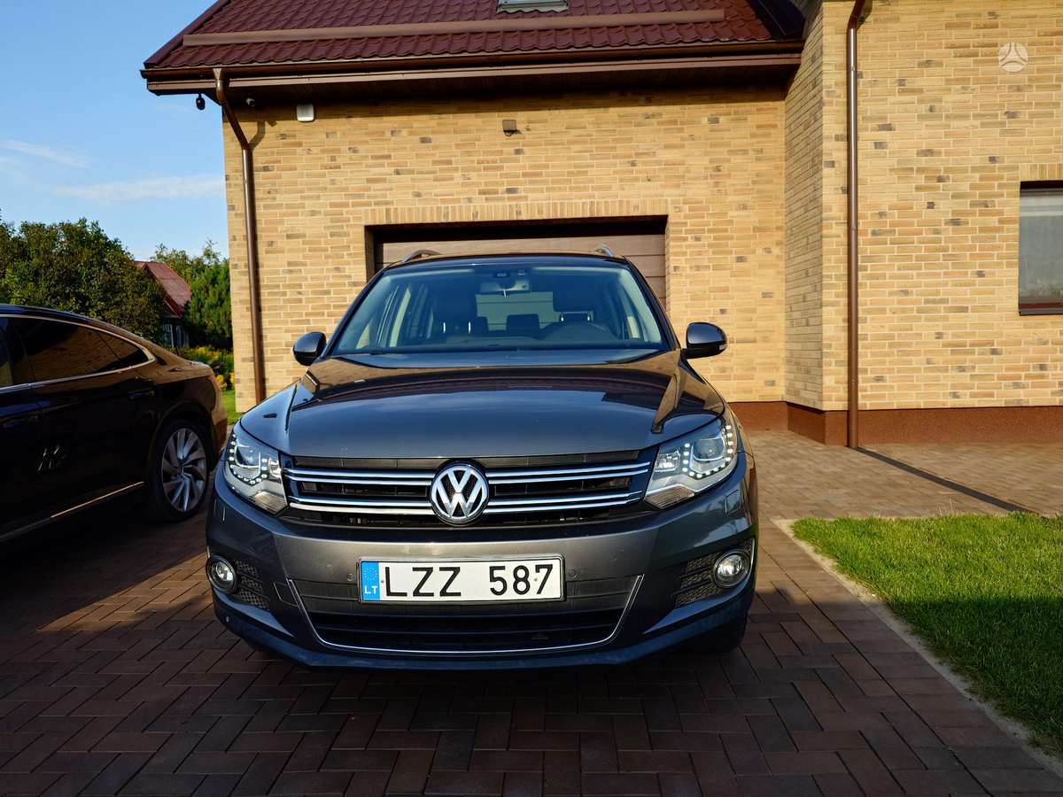 Volkswagen Tiguan - 1