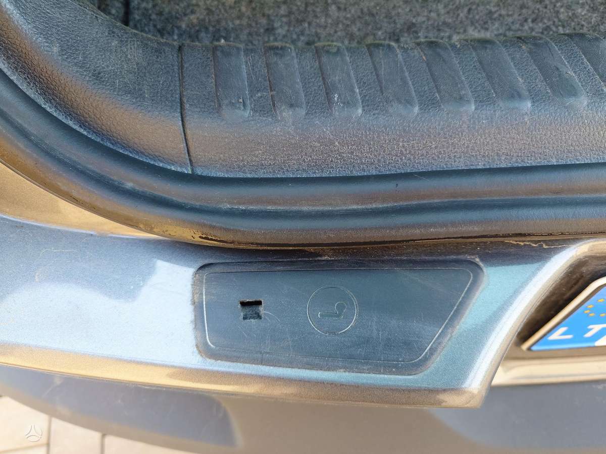 Volkswagen Tiguan - 11
