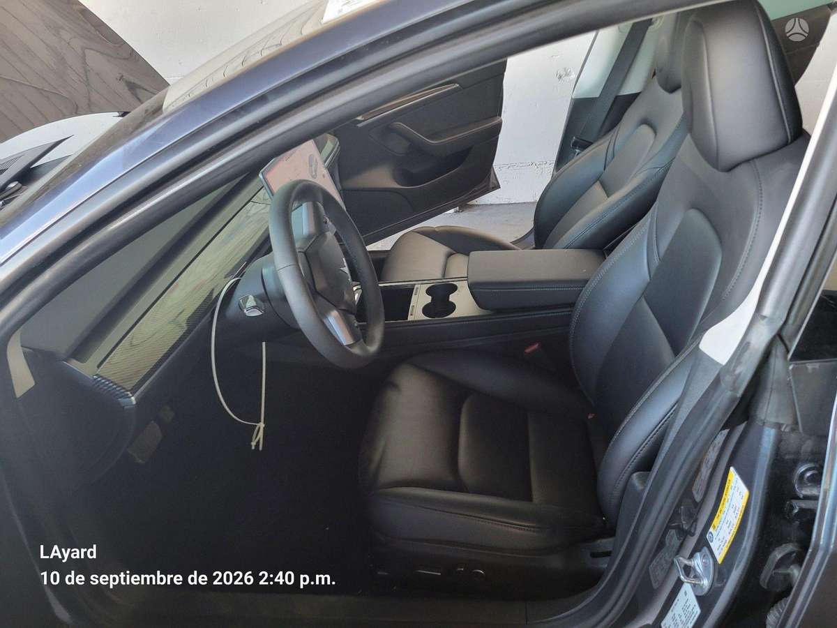 Tesla Model 3, Седан