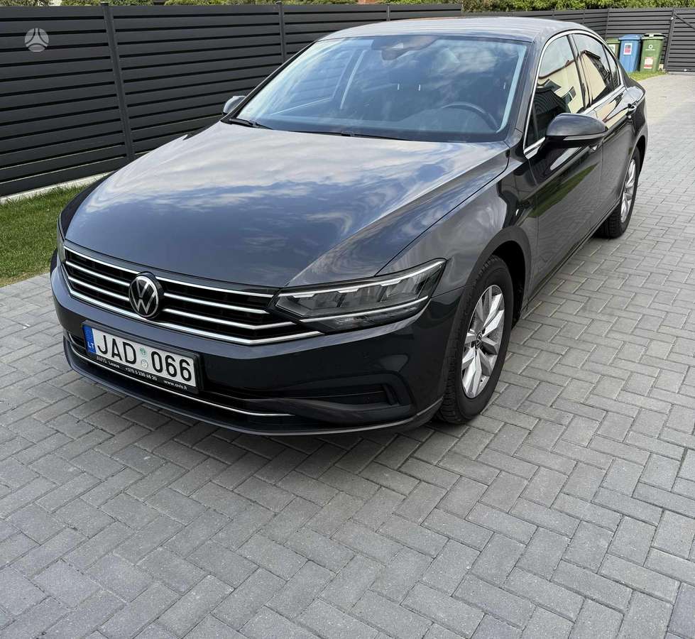 Volkswagen Passat - 1
