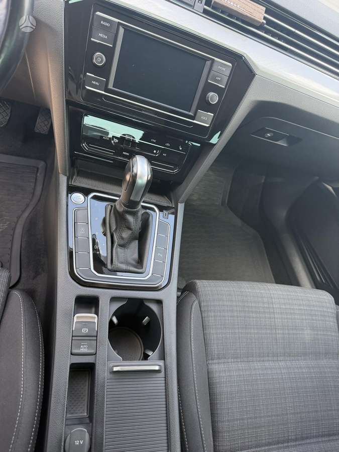 Volkswagen Passat - 11