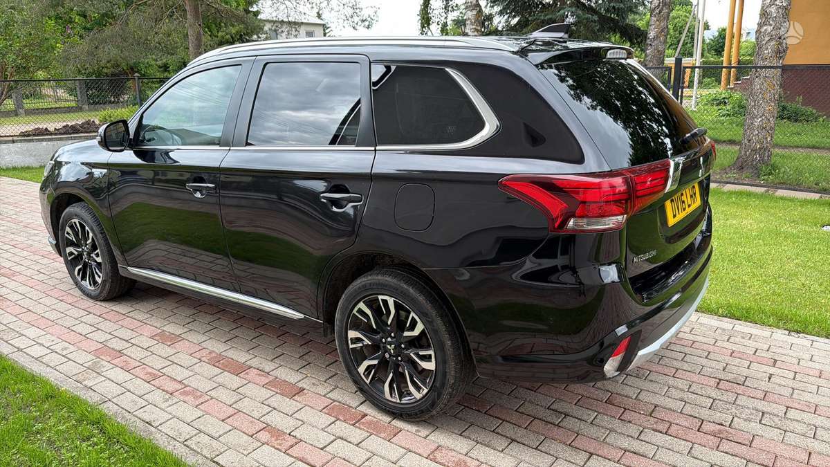 Mitsubishi Outlander - 3