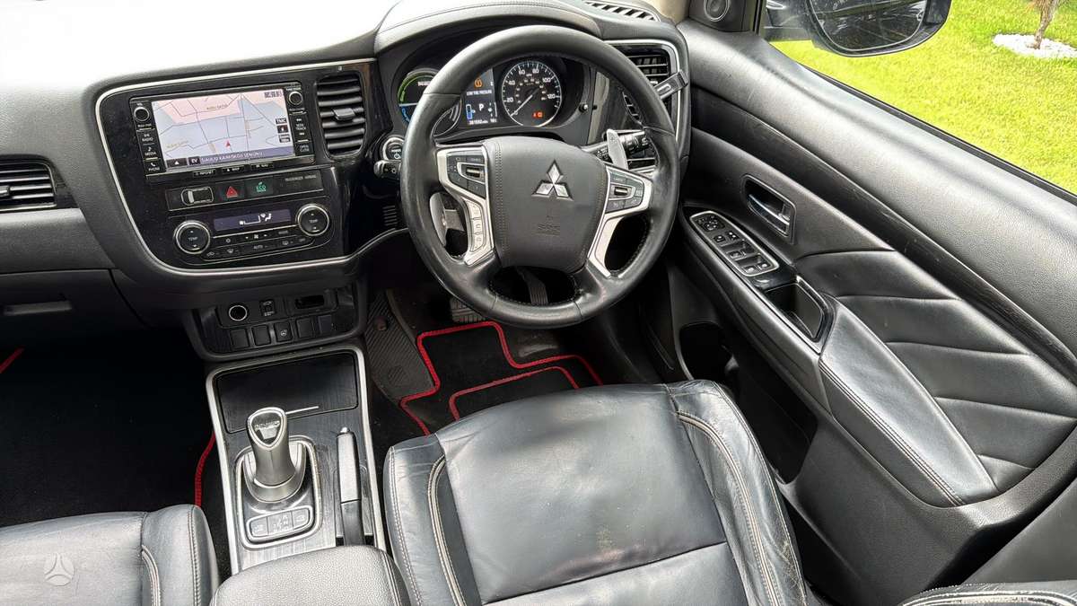 Mitsubishi Outlander - 9