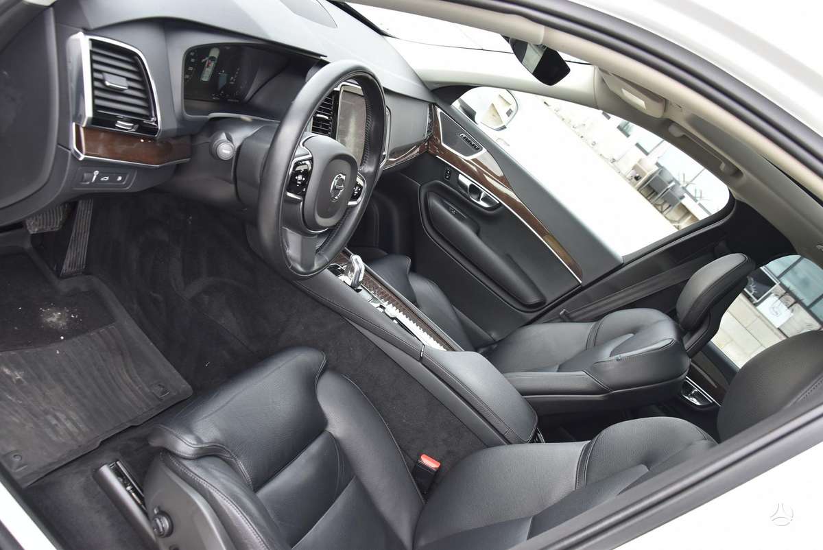 Volvo XC90 - 9