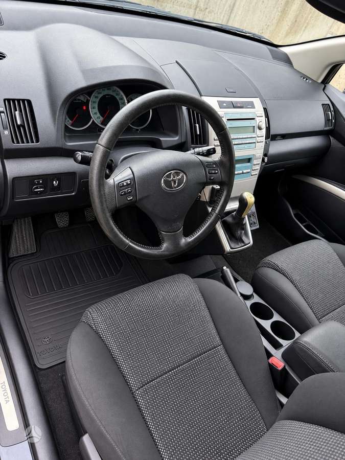 Toyota Corolla Verso - 5
